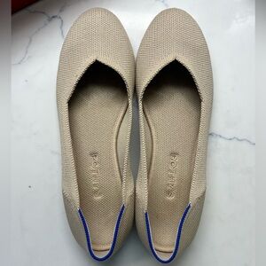 Gently used off-white Rothys flats